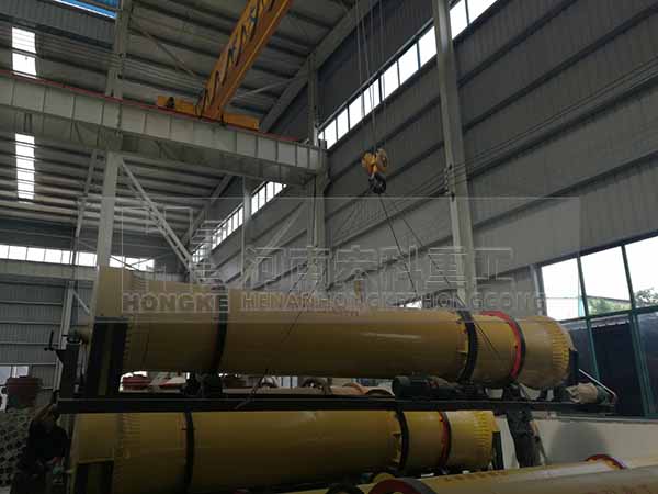 駐馬店西平縣1米×6米的豬糞烘干機(jī)發(fā)貨現(xiàn)場(chǎng)