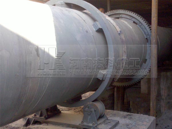 新疆哈密雙段陶?；剞D(zhuǎn)窯生產(chǎn)現(xiàn)場