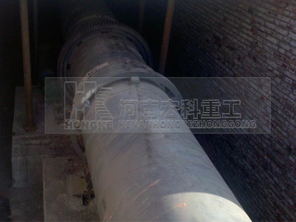 新疆哈密雙段陶?；剞D(zhuǎn)窯生產(chǎn)現(xiàn)場