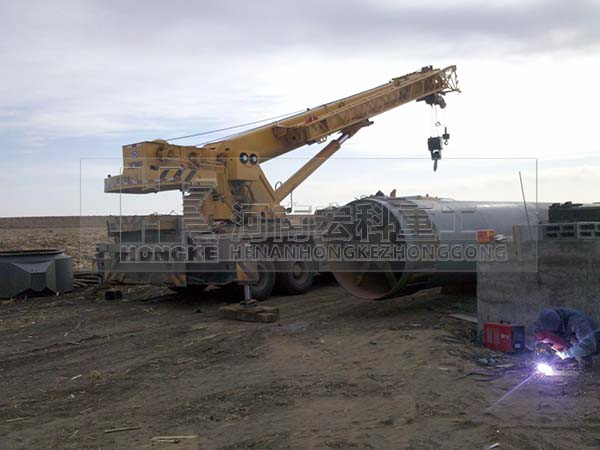 黑龍江呼蘭縣頁(yè)巖陶?；剞D(zhuǎn)窯生產(chǎn)線(xiàn)安裝現(xiàn)場(chǎng)