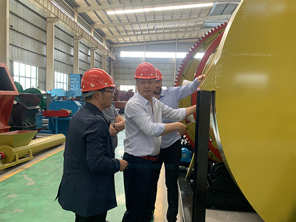 土耳其客戶(hù)現(xiàn)場(chǎng)考察回轉(zhuǎn)窯生產(chǎn)線