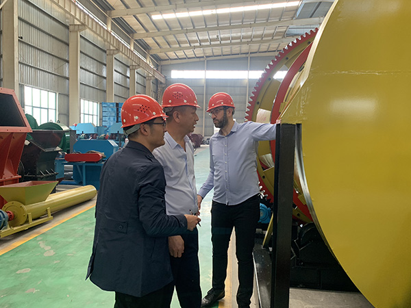 土耳其客戶(hù)現(xiàn)場(chǎng)考察回轉(zhuǎn)窯生產(chǎn)線